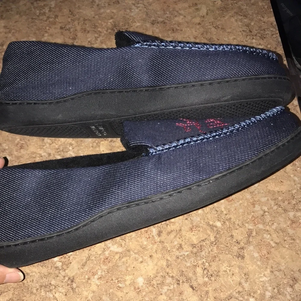 NWOT Men’s True Religion Slippers